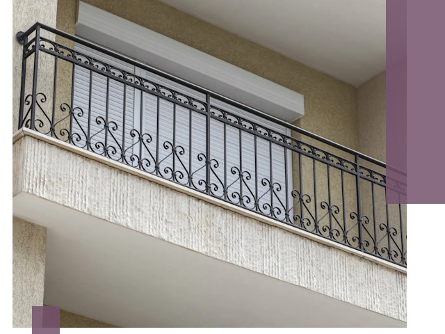 Балконные ограждения из металла и стекла в Горячем Ключе для домов