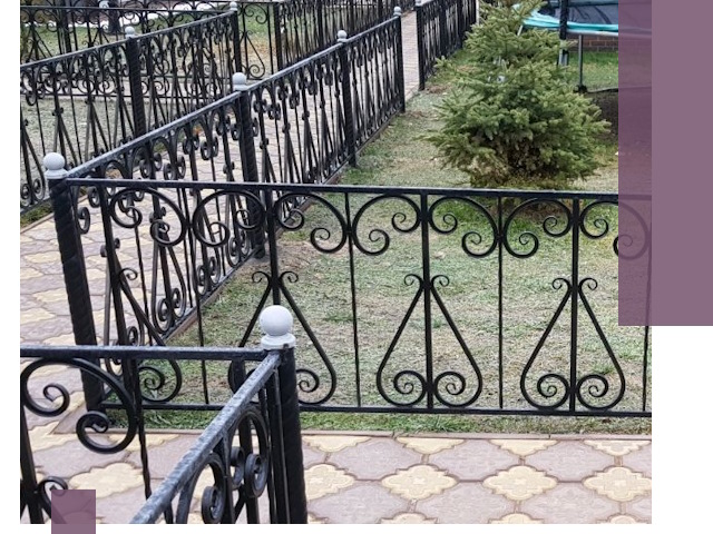 Кованые газонные ограждения под ключ в Горячем Ключе